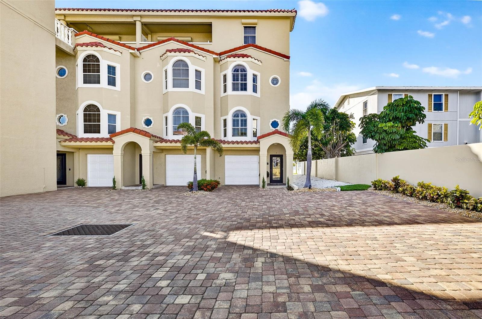 Image 3 of 100 For 330 8th Avenue N 5