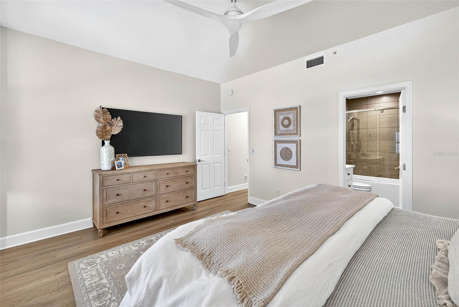 Image 36 of 100 For 330 8th Avenue N 5