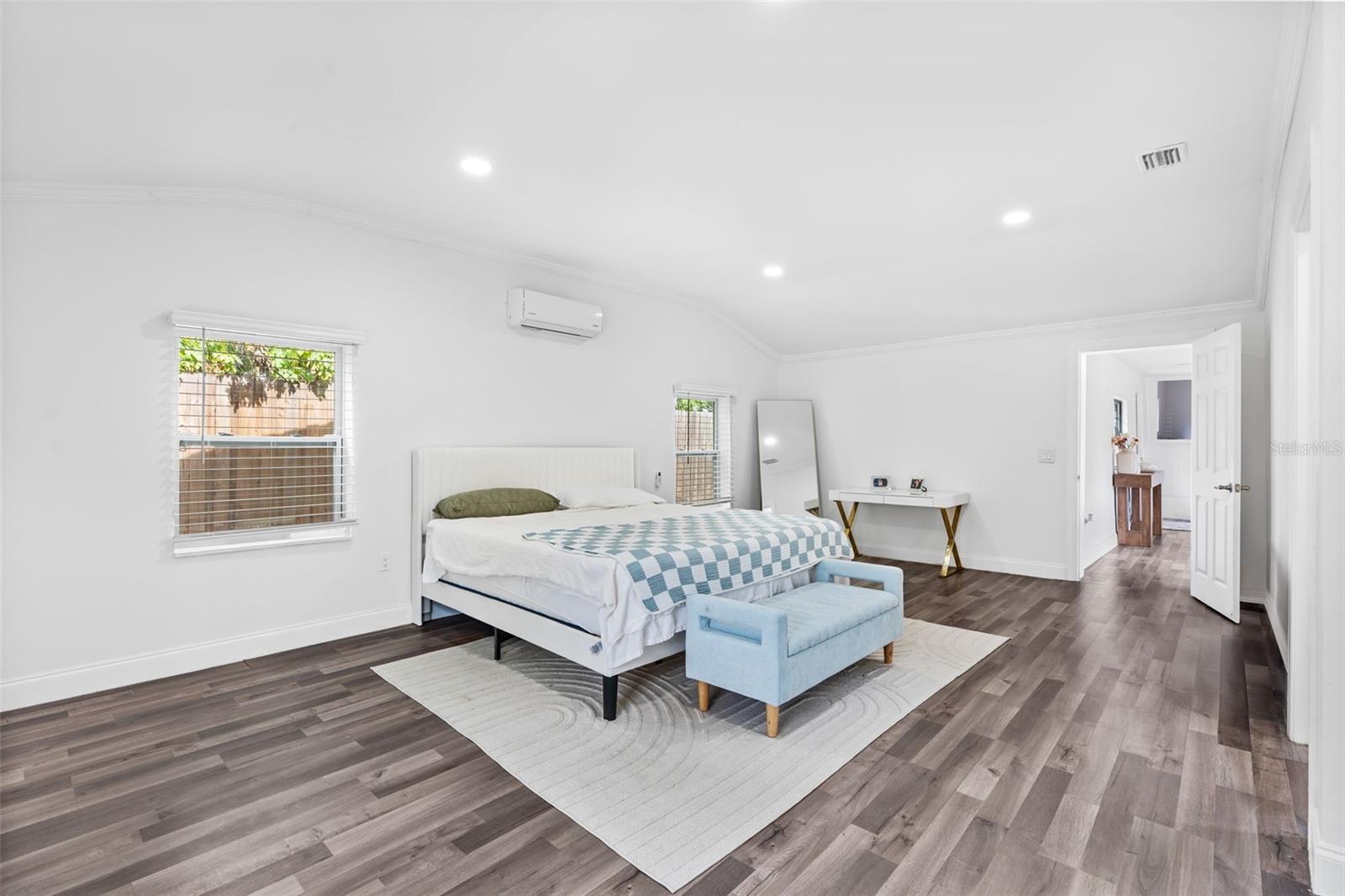 Image 18 of 37 For 2201 50th Avenue N