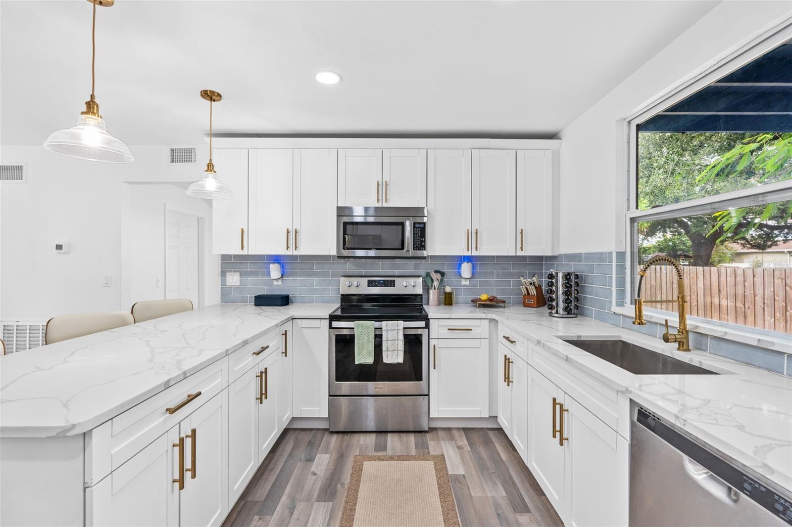 Image 3 of 37 For 2201 50th Avenue N