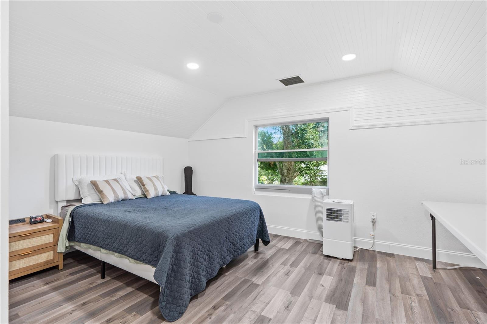 Image 32 of 37 For 2201 50th Avenue N