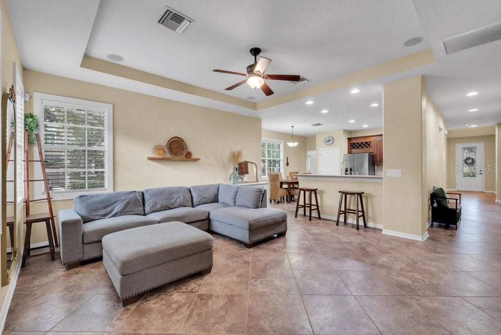 Image 13 of 36 For 16001 Loneoak View Drive