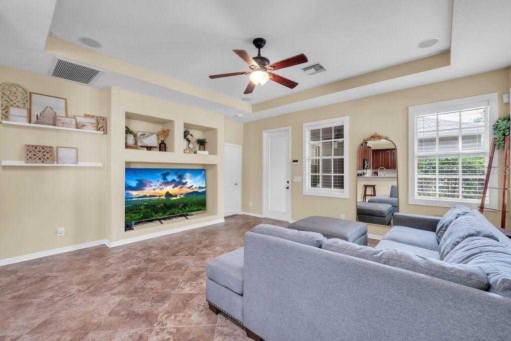 Image 15 of 36 For 16001 Loneoak View Drive