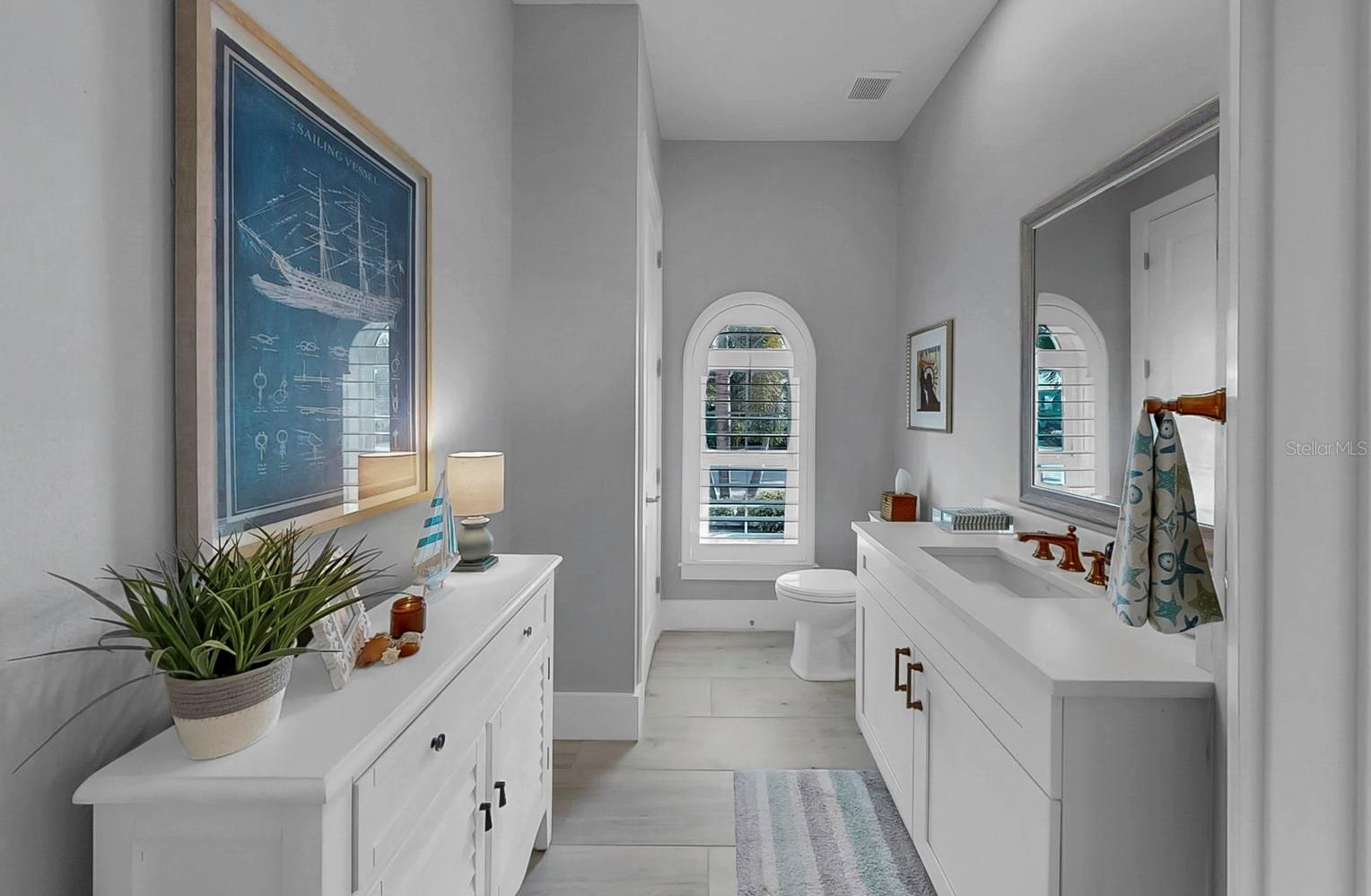 Image 17 of 100 For 701 Pinckney Drive