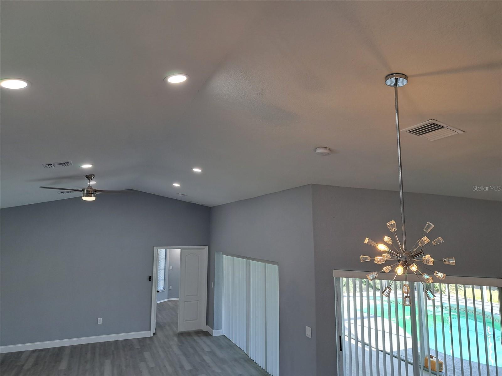 Image 12 of 94 For 26 Clintwood Avenue