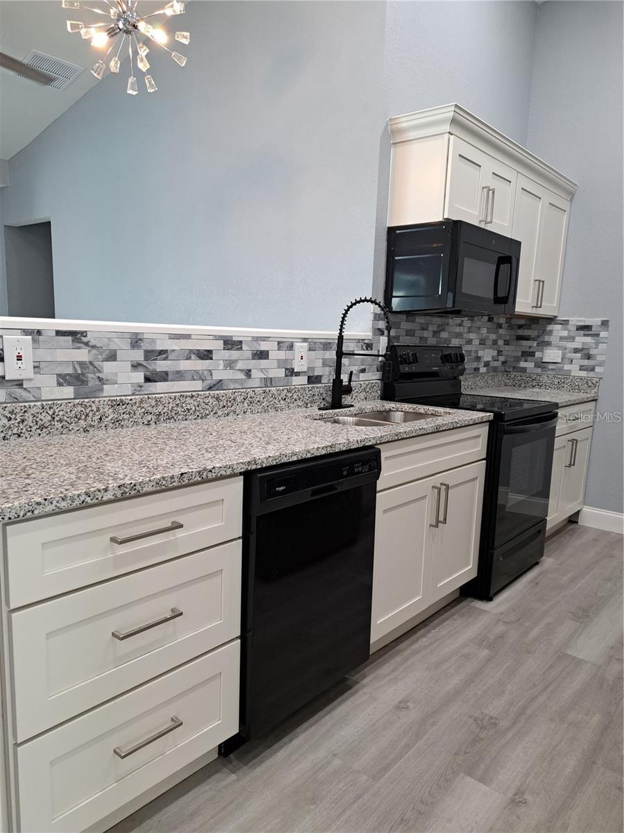 Image 13 of 94 For 26 Clintwood Avenue