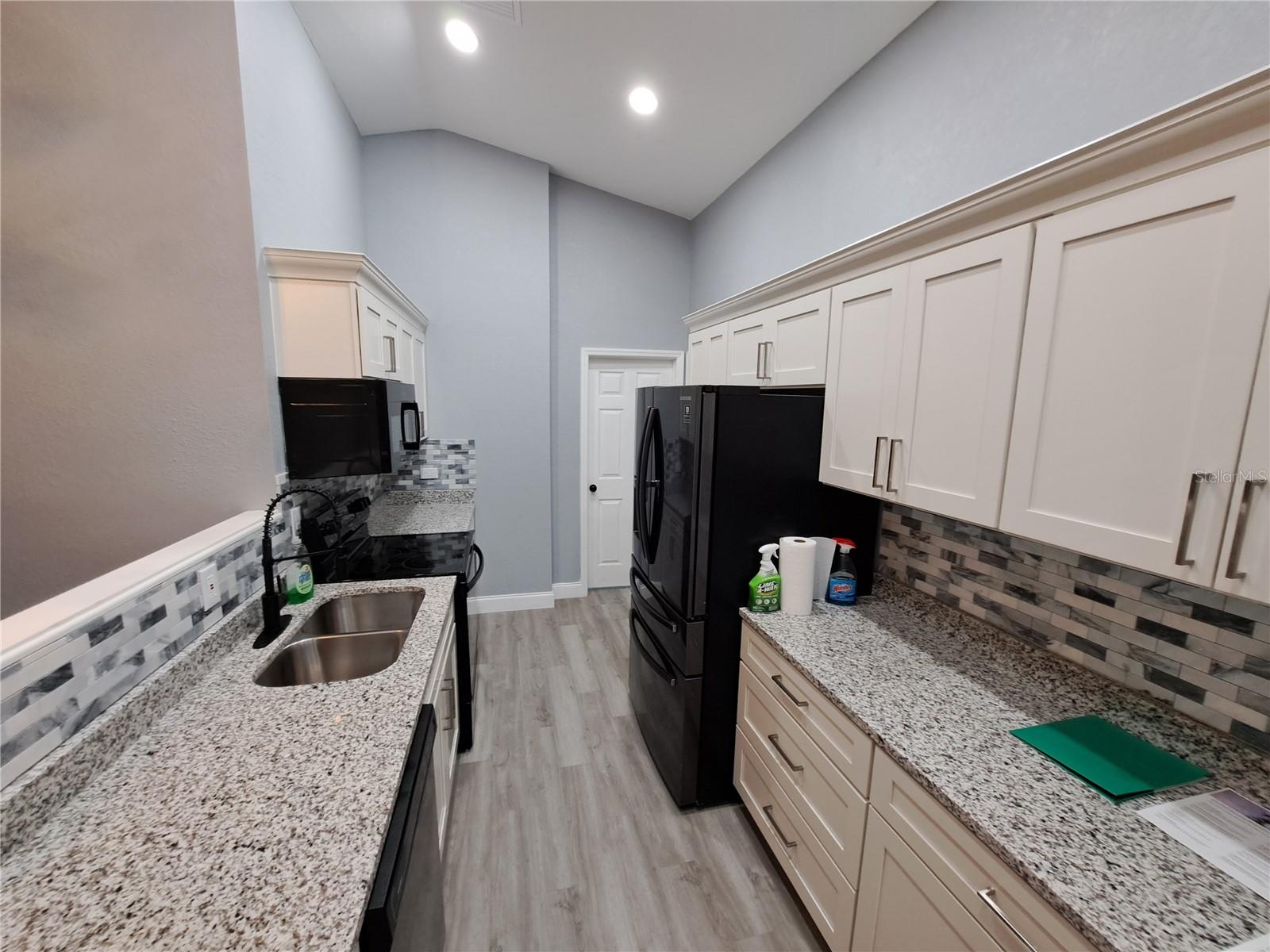 Image 17 of 94 For 26 Clintwood Avenue