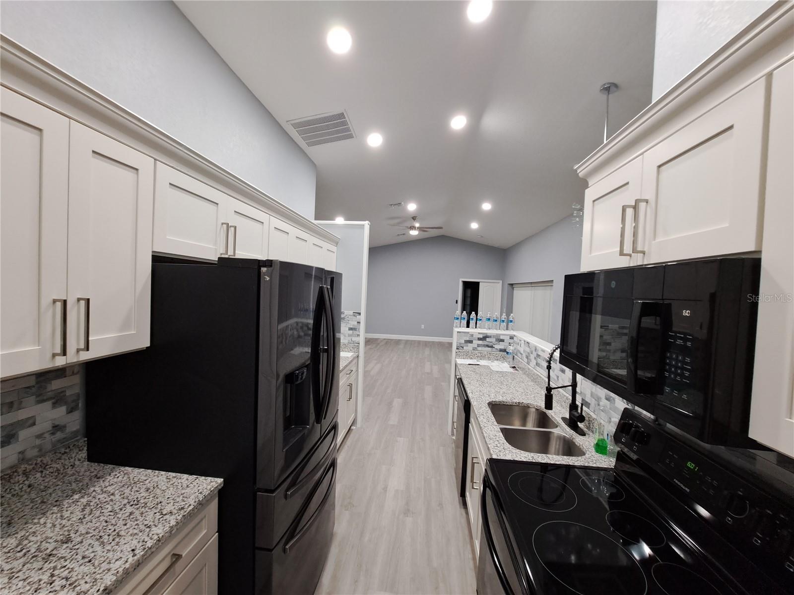 Image 18 of 94 For 26 Clintwood Avenue