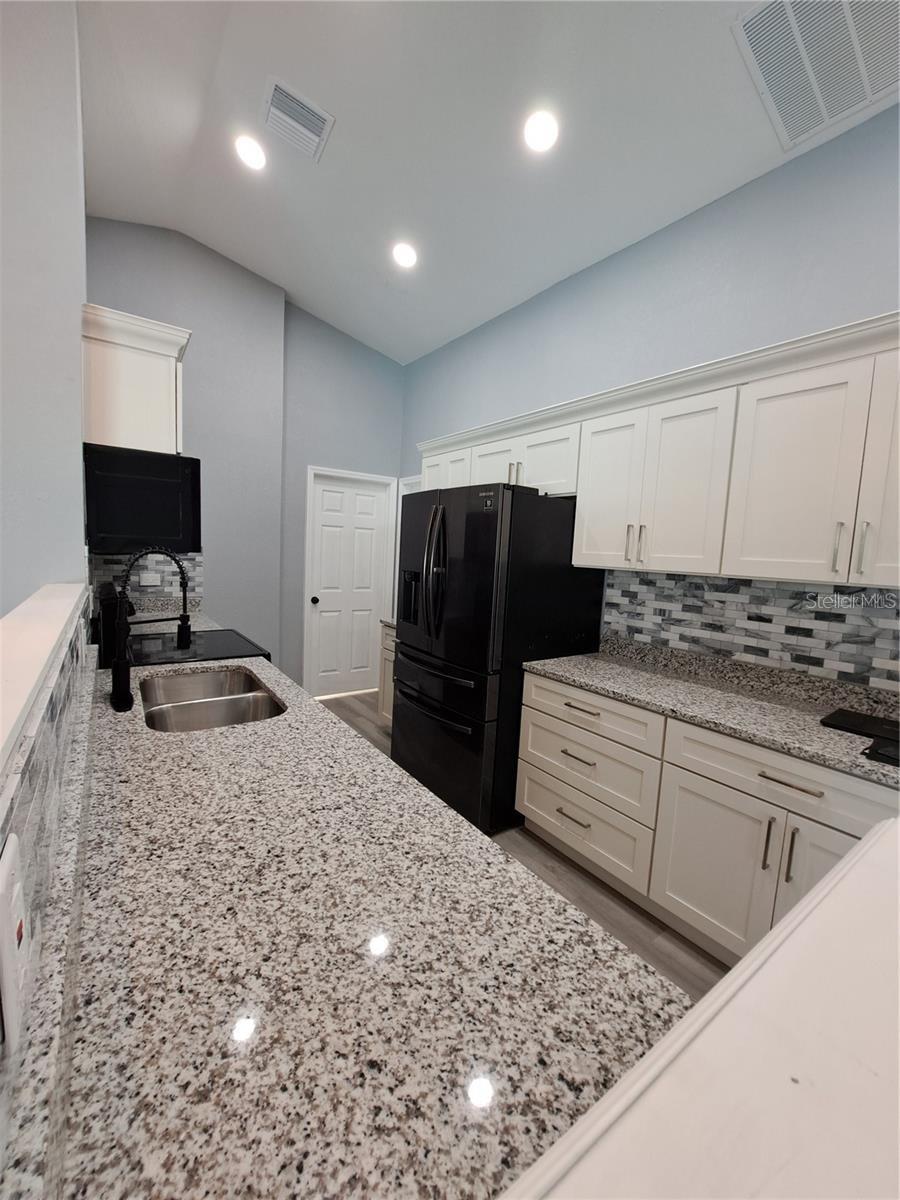 Image 19 of 94 For 26 Clintwood Avenue