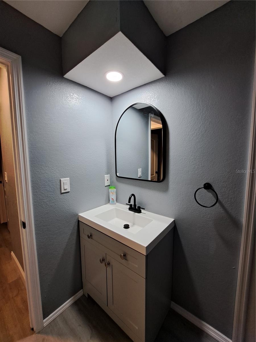 Image 31 of 94 For 26 Clintwood Avenue