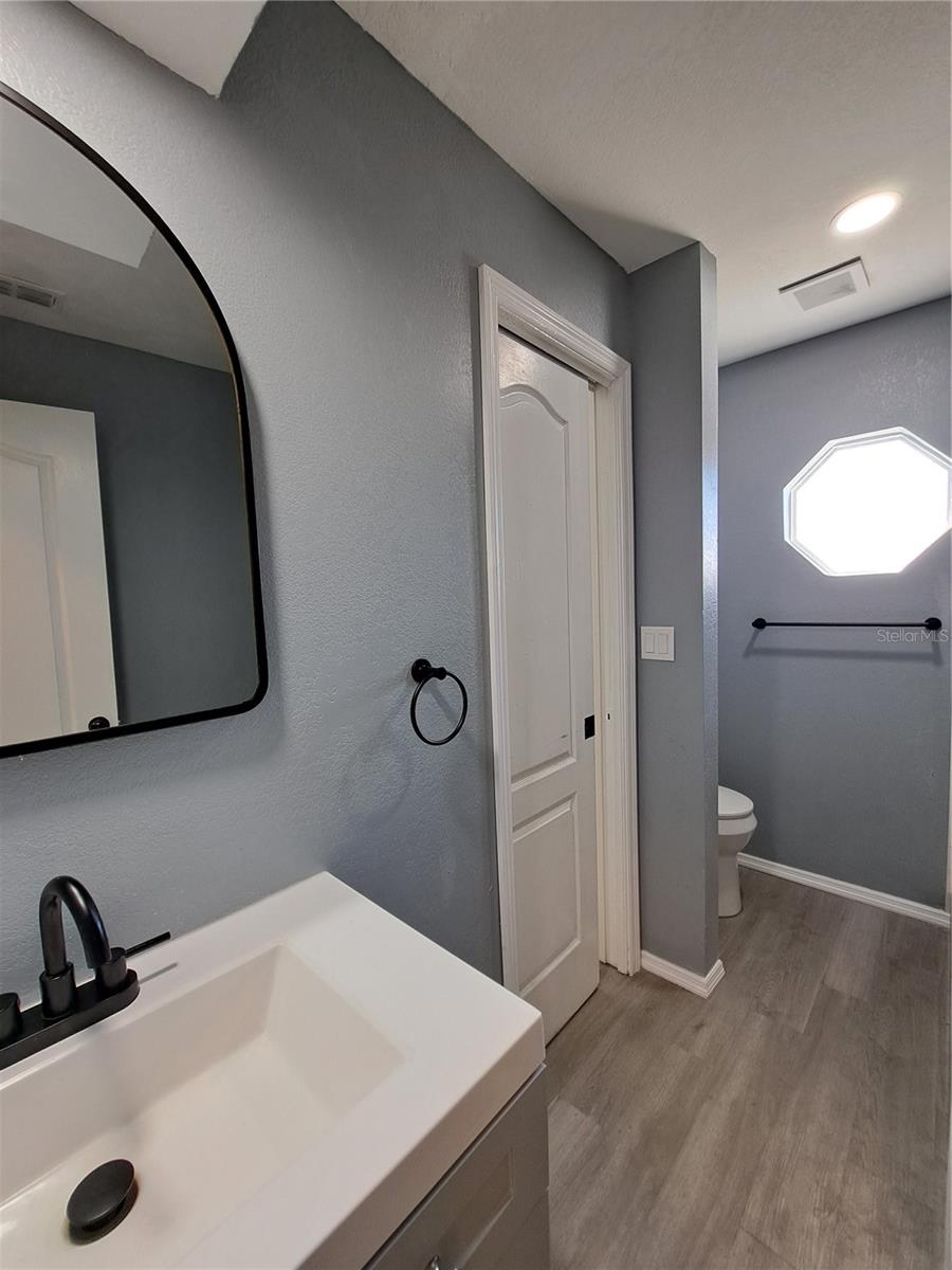 Image 32 of 94 For 26 Clintwood Avenue