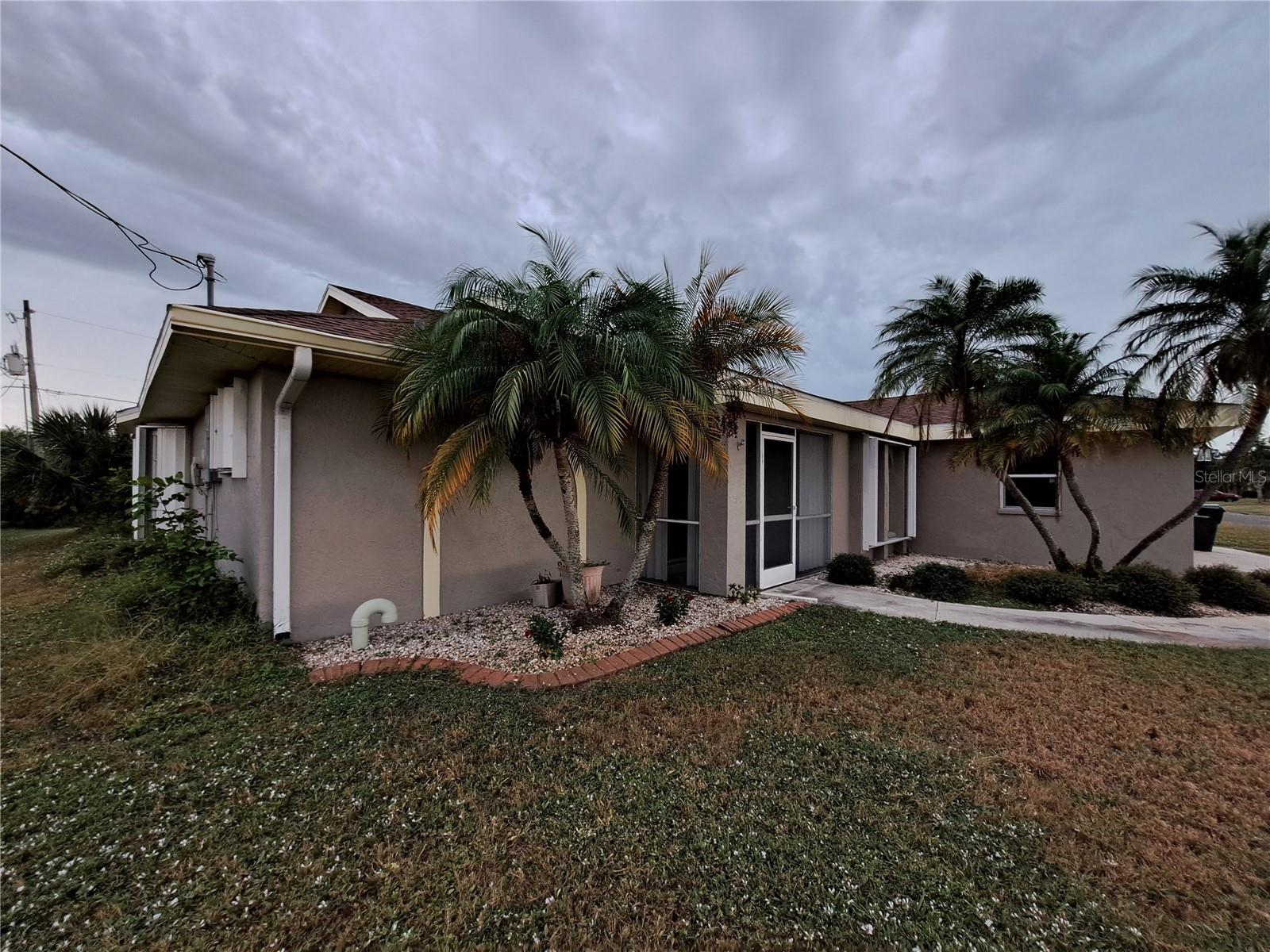 Image 4 of 94 For 26 Clintwood Avenue