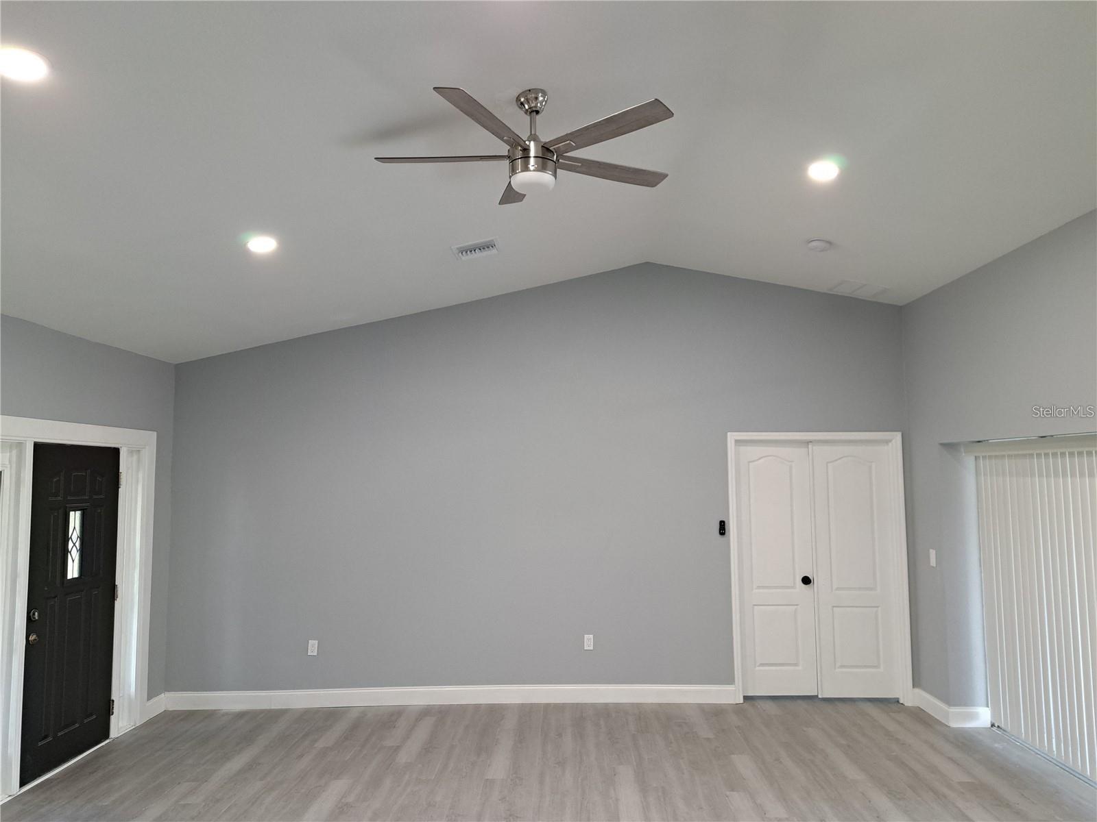 Image 41 of 94 For 26 Clintwood Avenue