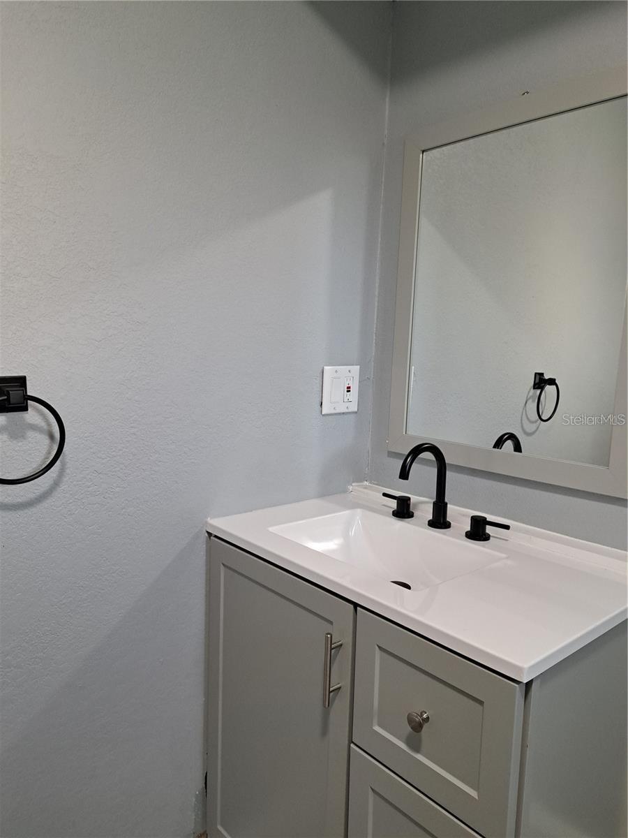 Image 51 of 94 For 26 Clintwood Avenue