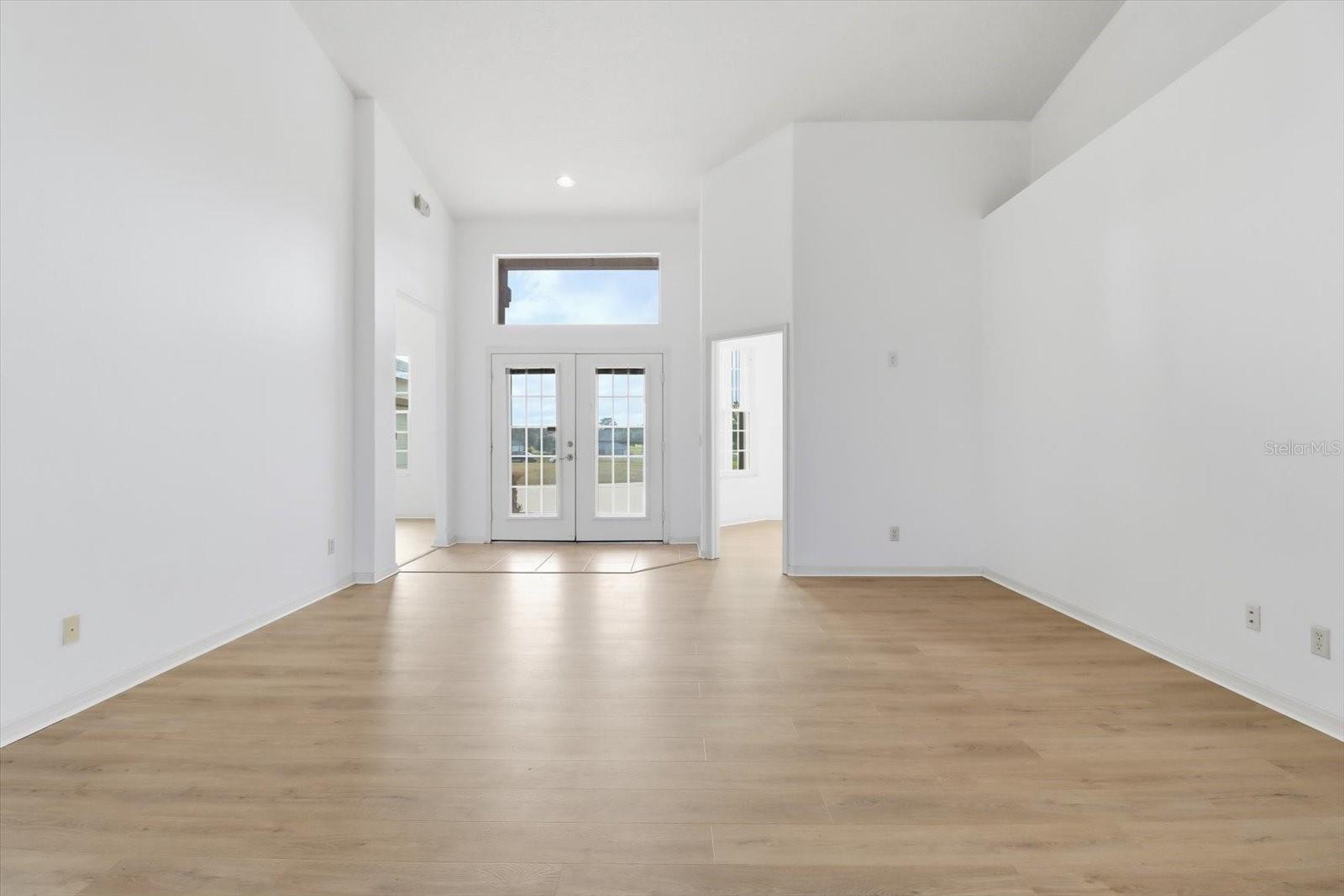 Image 6 of 37 For 271 Hambletonian Drive