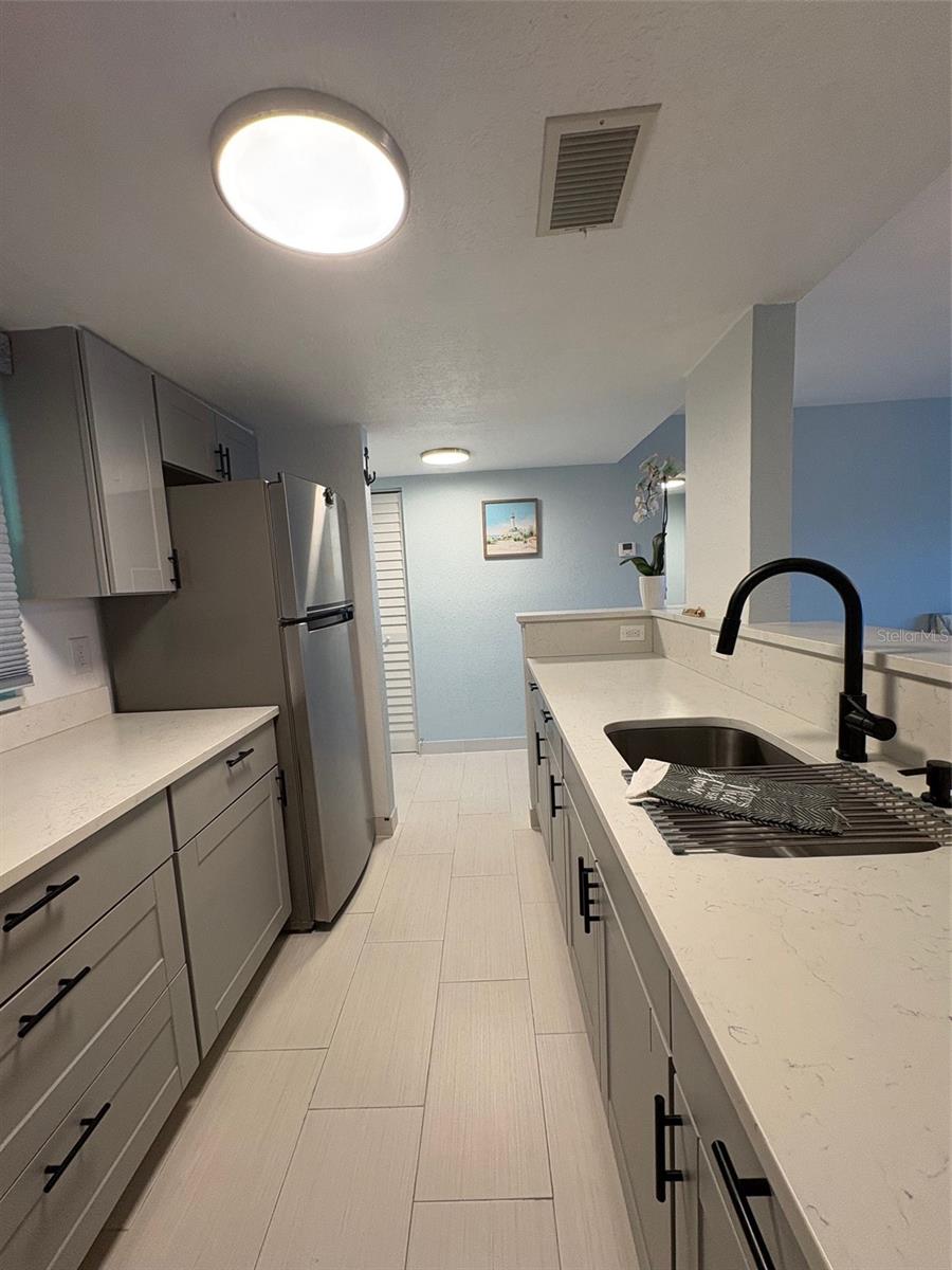 Image 11 of 45 For 464 Paula Drive N 116