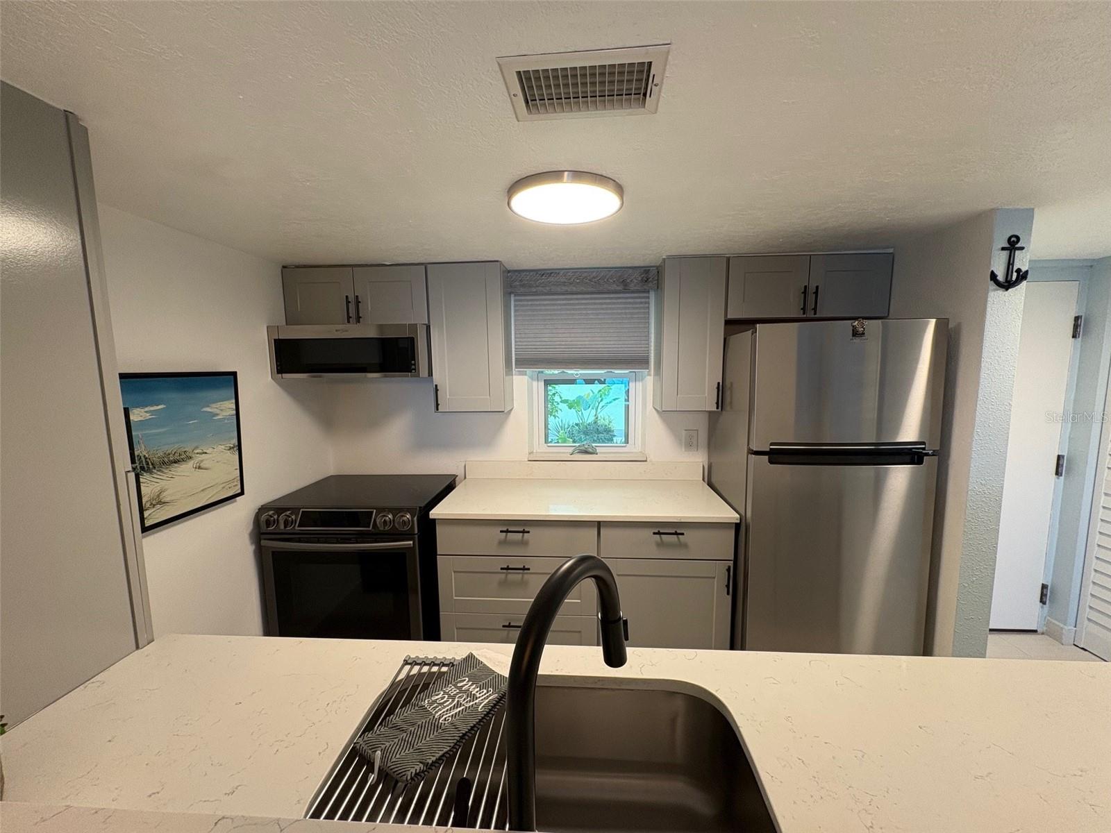 Image 13 of 45 For 464 Paula Drive N 116