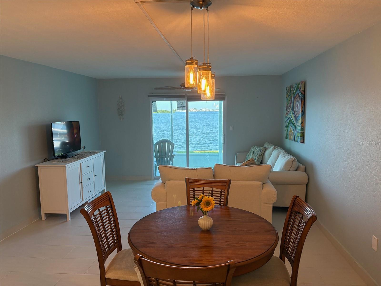 Image 16 of 45 For 464 Paula Drive N 116