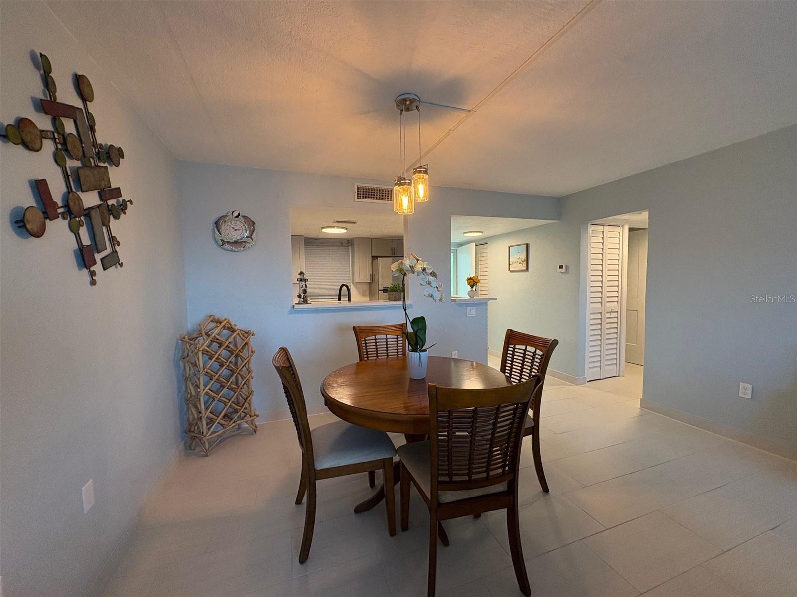 Image 18 of 45 For 464 Paula Drive N 116