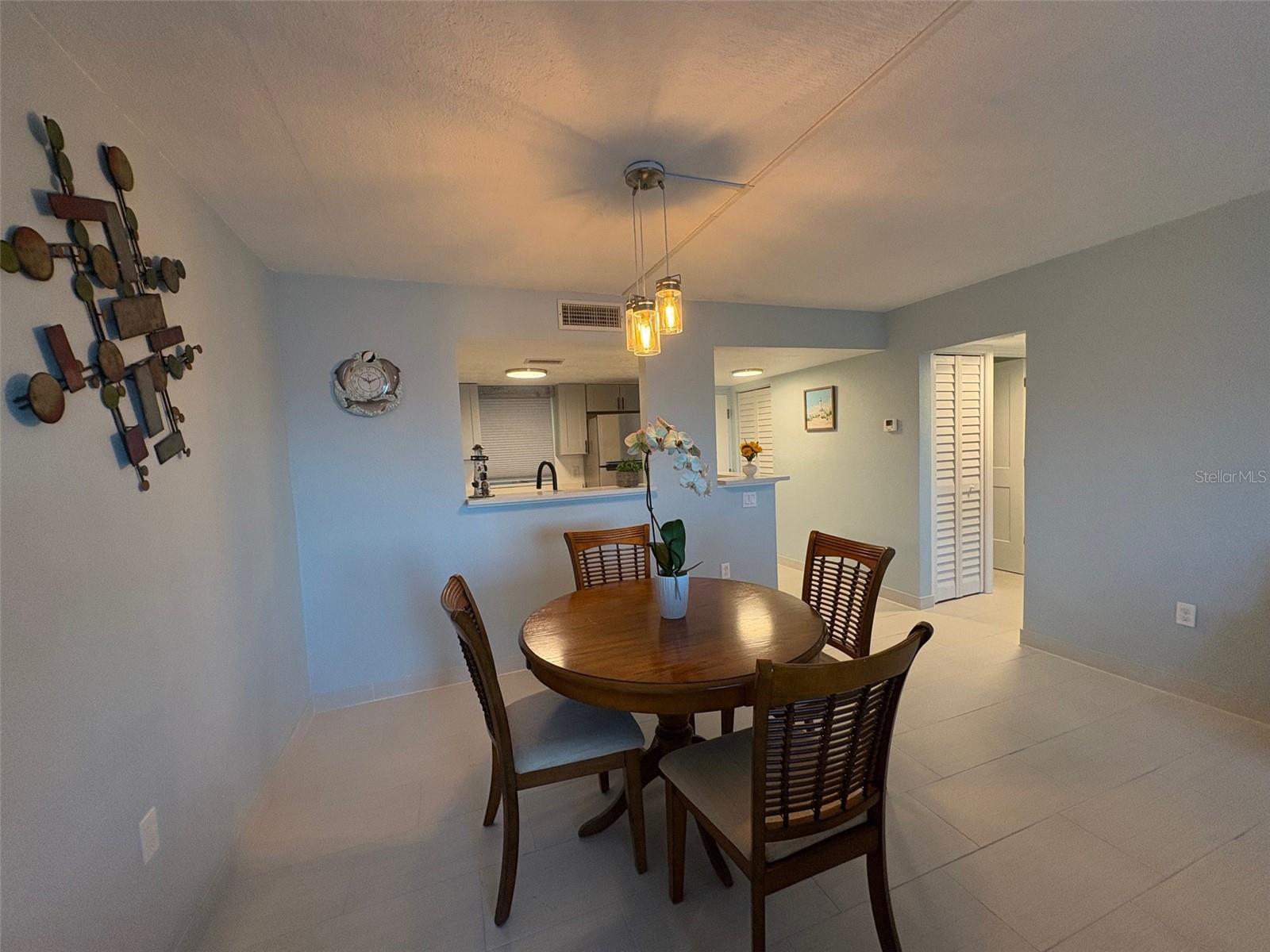 Image 20 of 45 For 464 Paula Drive N 116