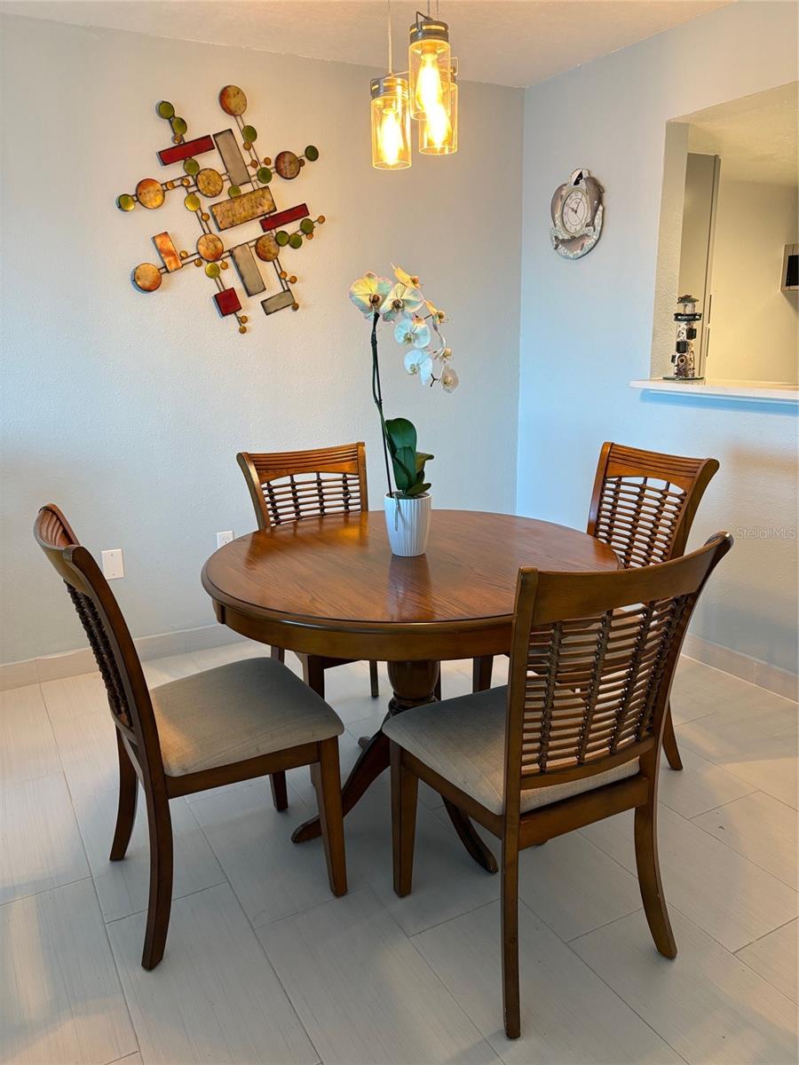 Image 22 of 45 For 464 Paula Drive N 116