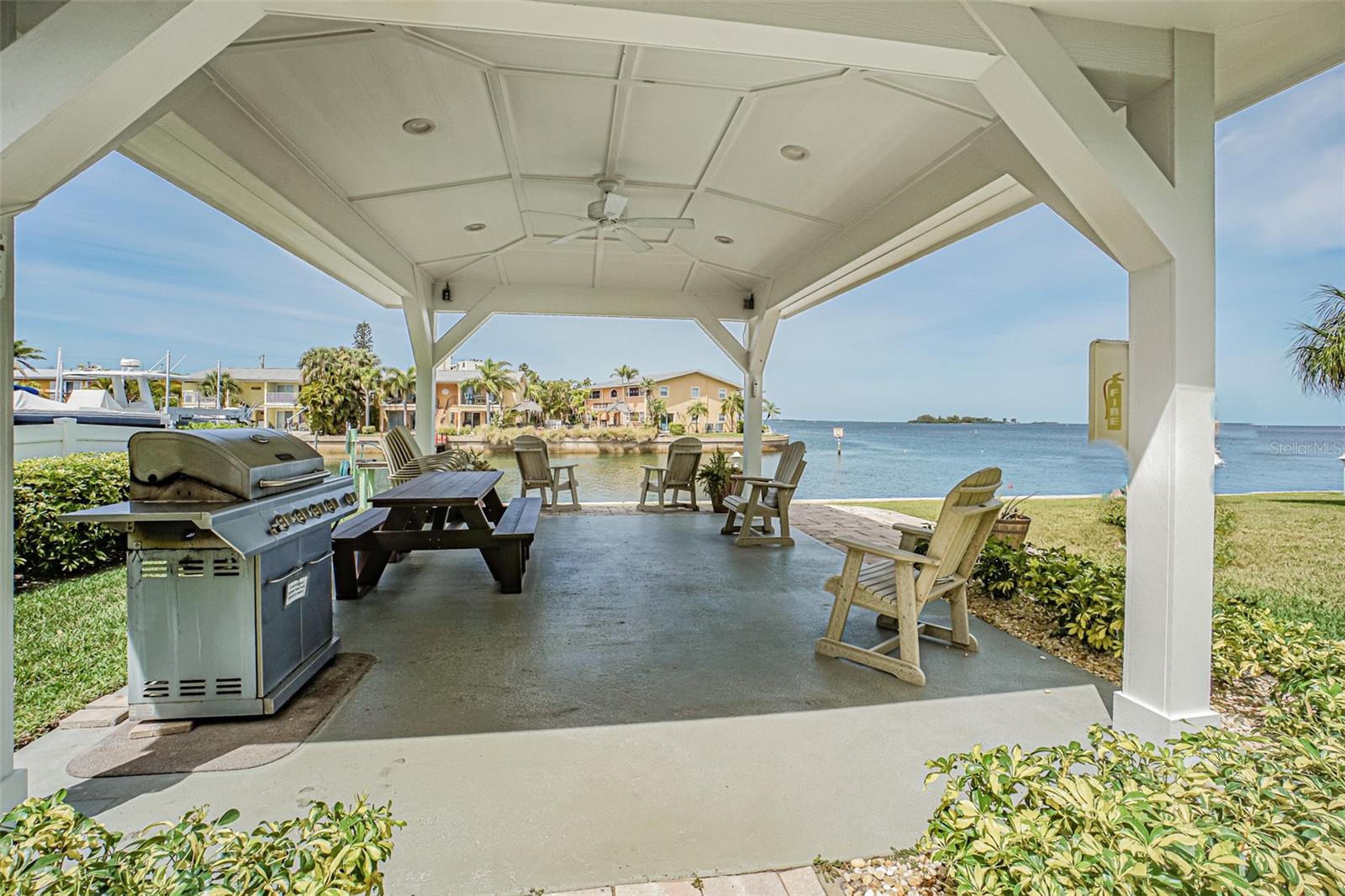 Image 43 of 45 For 464 Paula Drive N 116