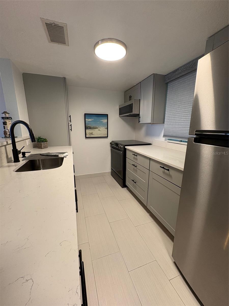 Image 9 of 45 For 464 Paula Drive N 116