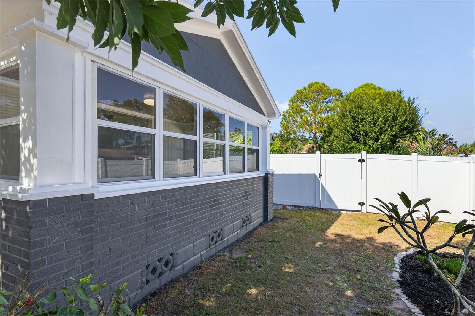 Image 57 of 90 For 4900 27th Avenue S