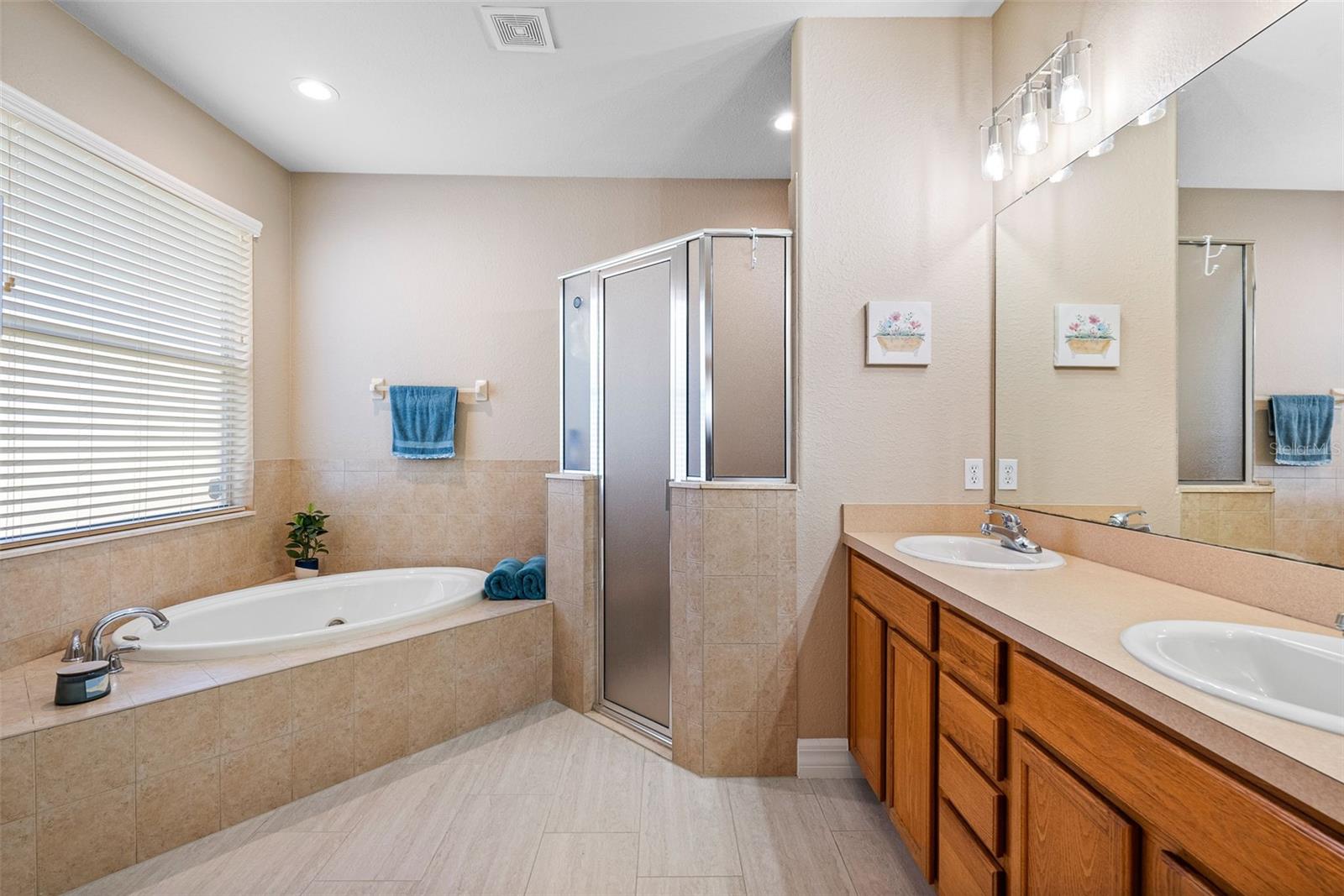 Image 22 of 37 For 11749 Summer Springs Drive