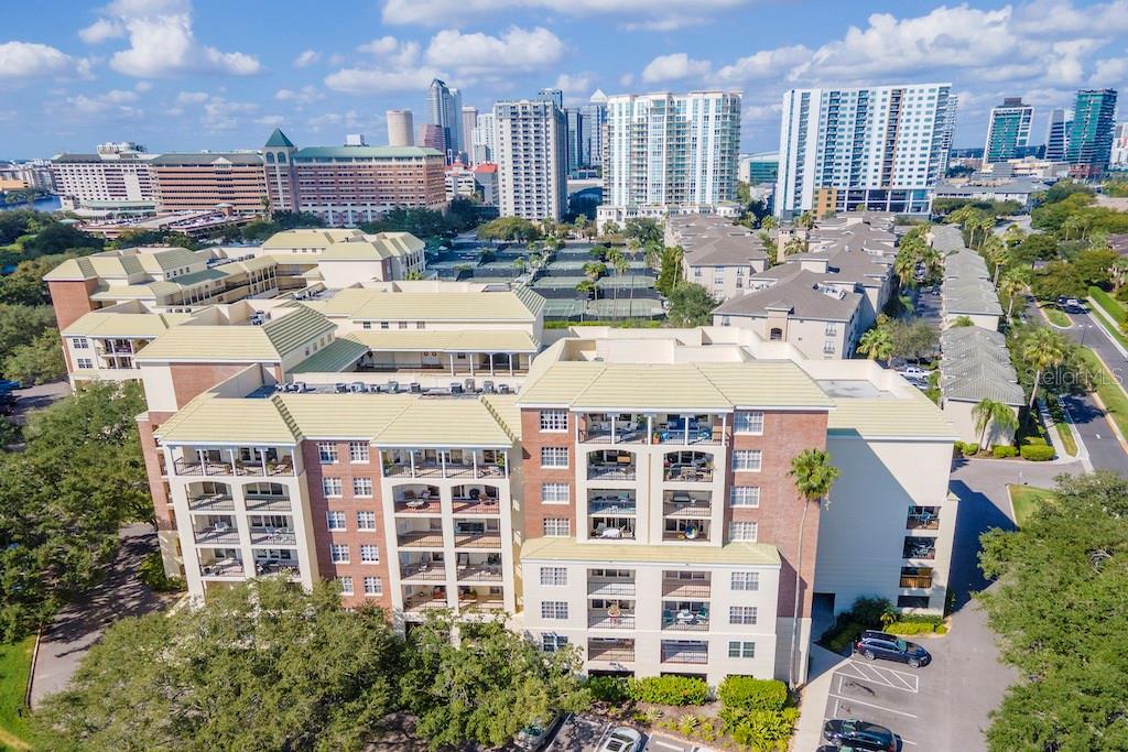 Image 44 of 52 For 1002 Harbour Island Boulevard 1302