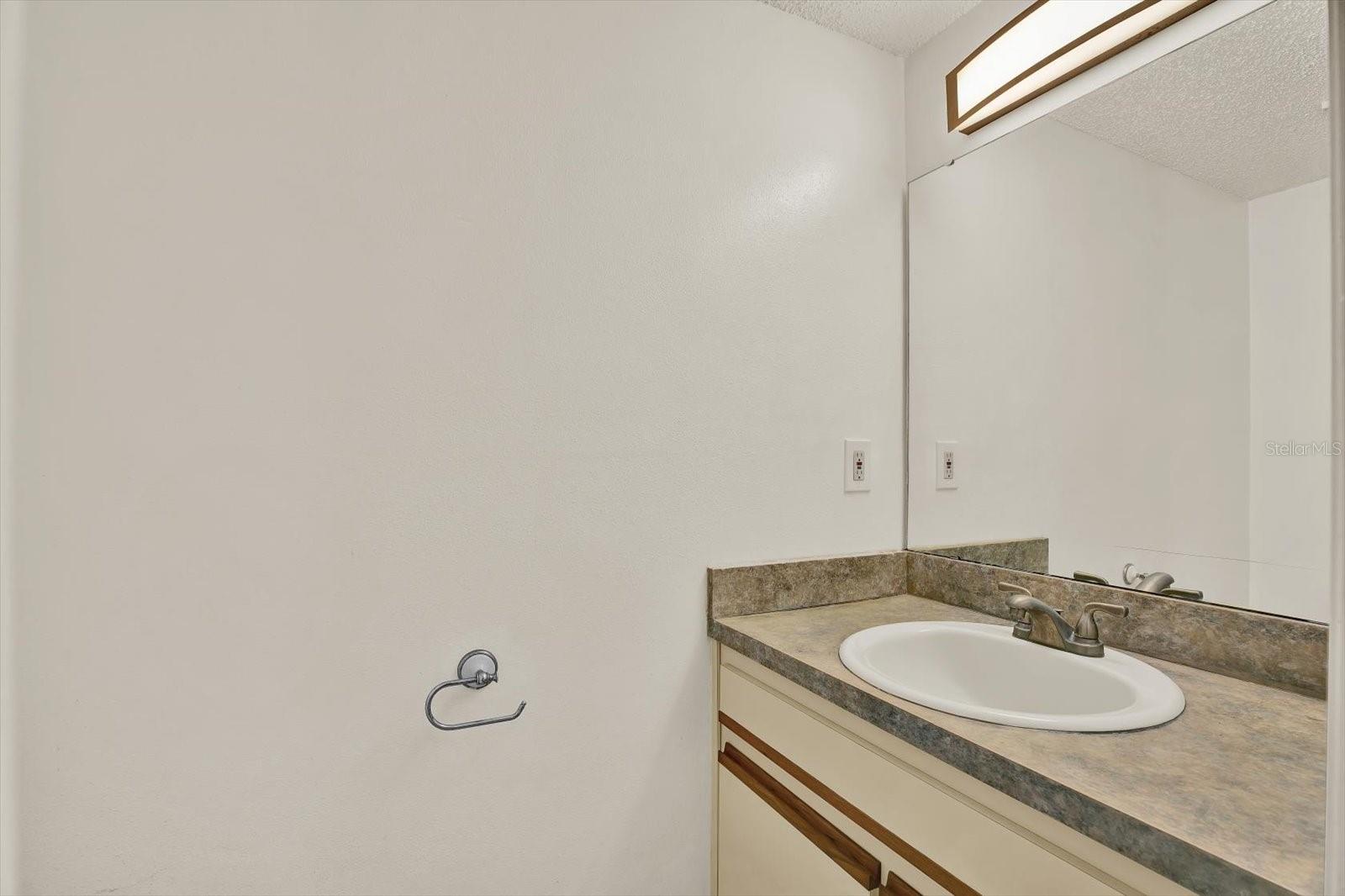 Image 16 of 40 For 1910 Sligh Avenue D104