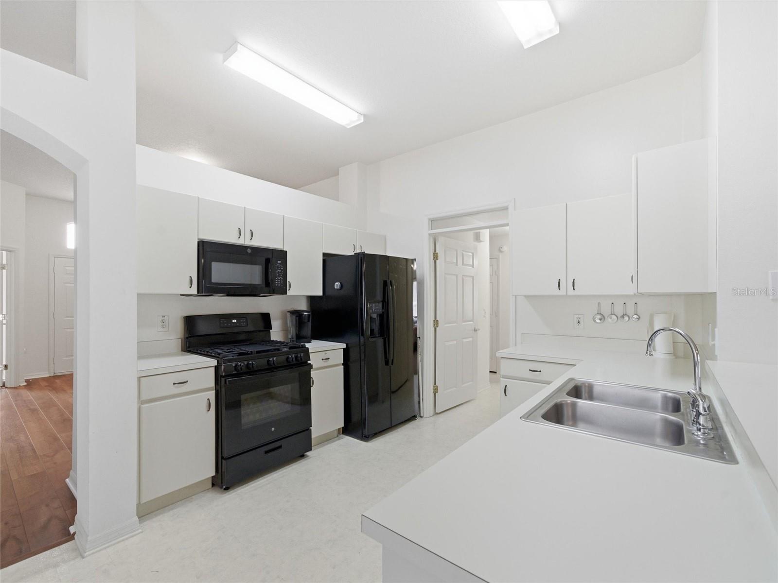 Image 14 of 38 For 4647 Tailfeather Court