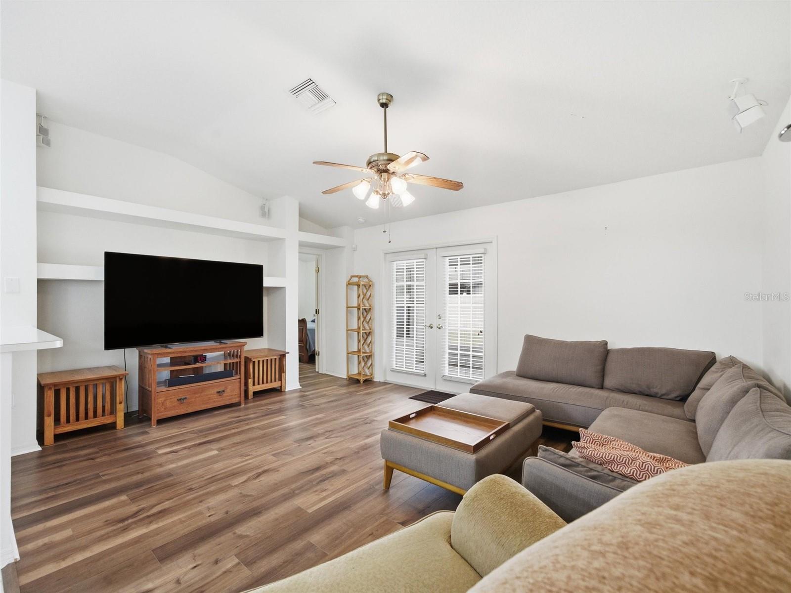 Image 19 of 38 For 4647 Tailfeather Court