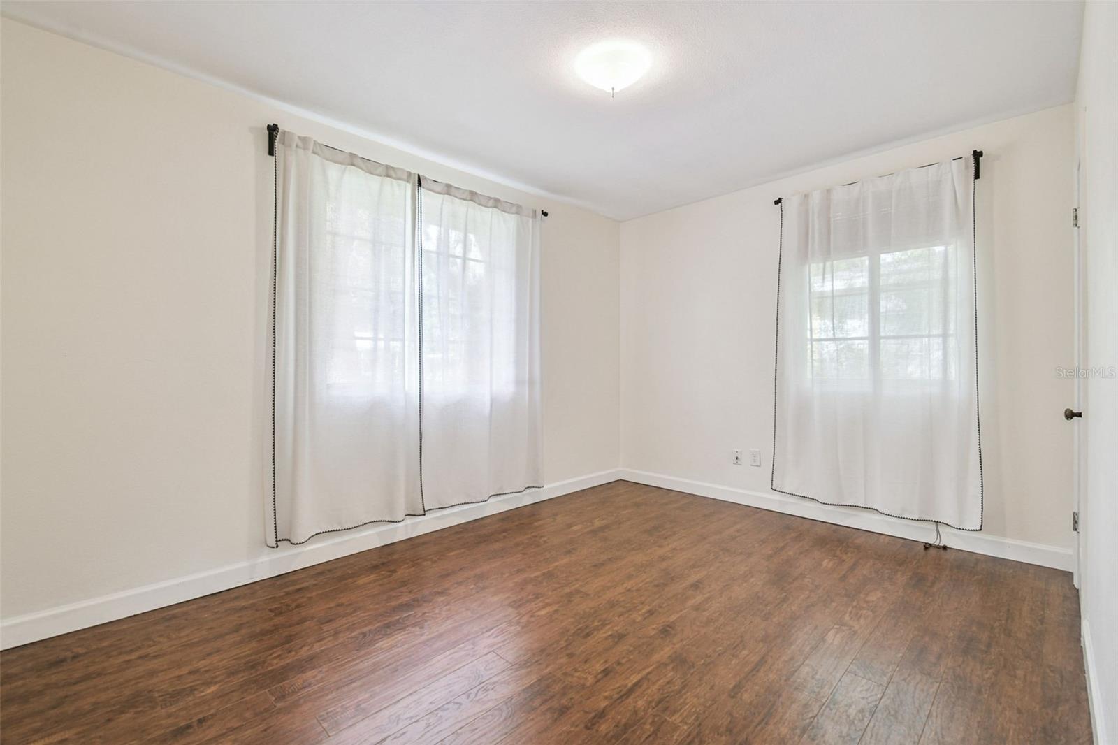 Image 24 of 49 For 1001 Fern Street