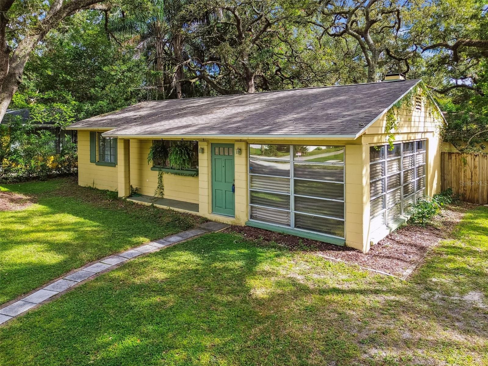 Image 3 of 49 For 1001 Fern Street