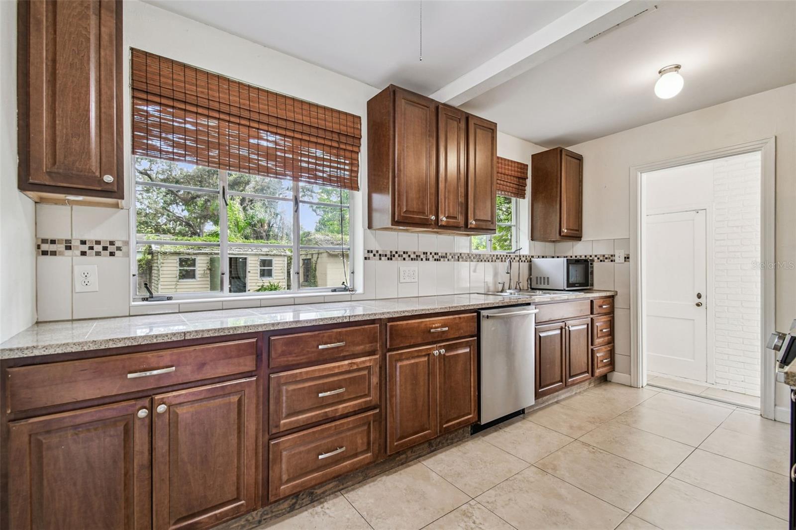 Image 34 of 49 For 1001 Fern Street