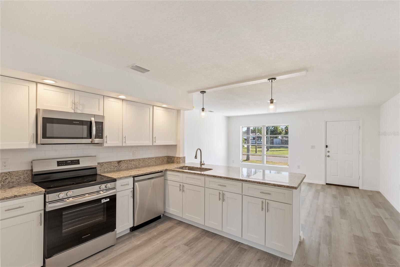 Image 11 of 40 For 4905 Largo Terrace