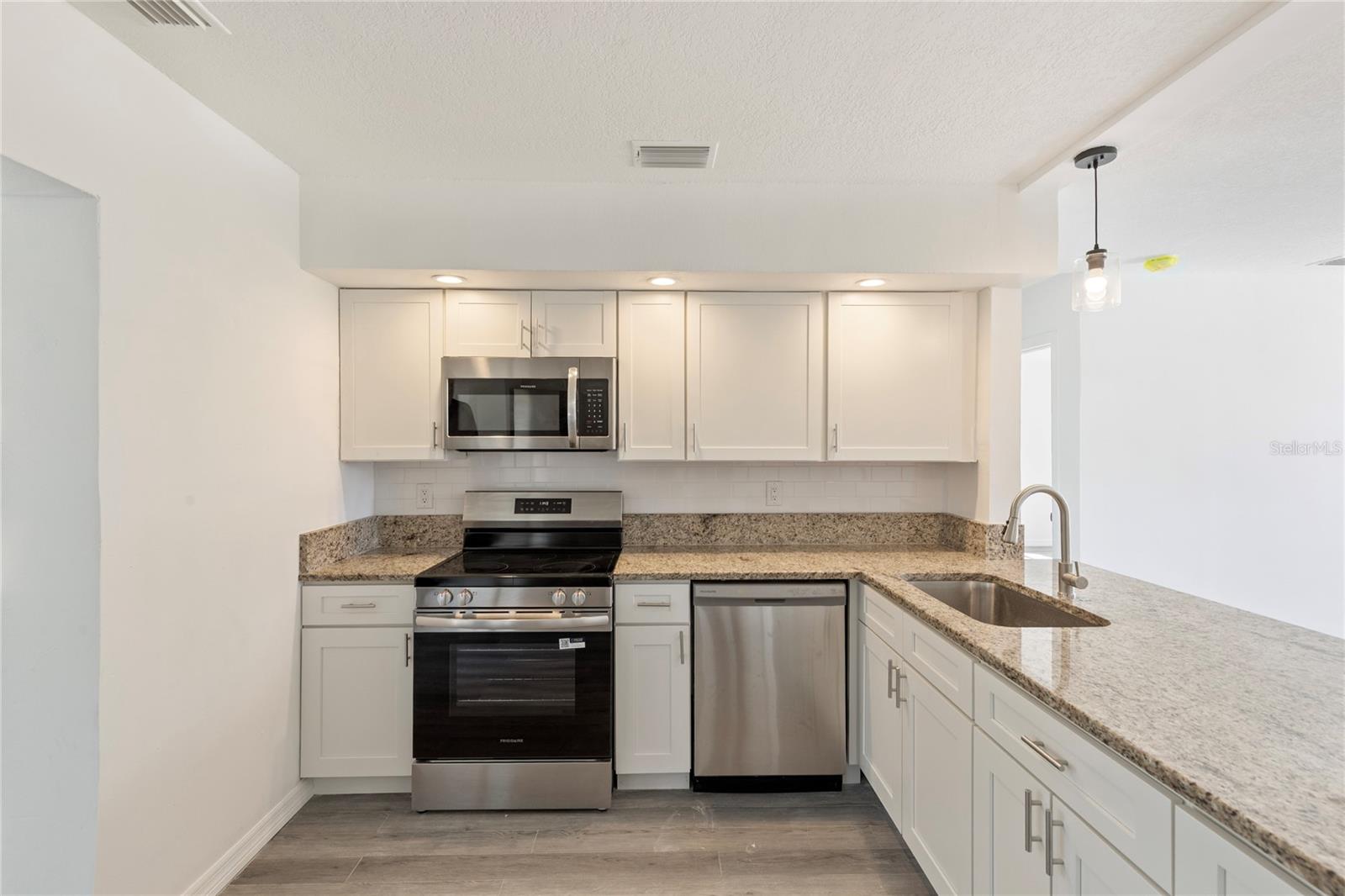 Image 12 of 40 For 4905 Largo Terrace