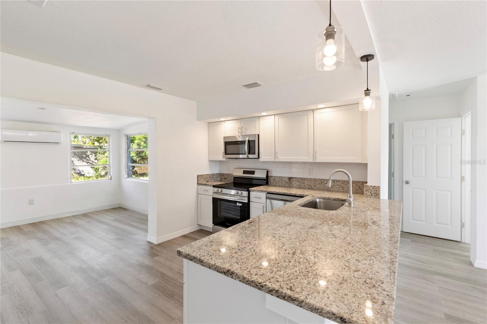 Image 13 of 40 For 4905 Largo Terrace