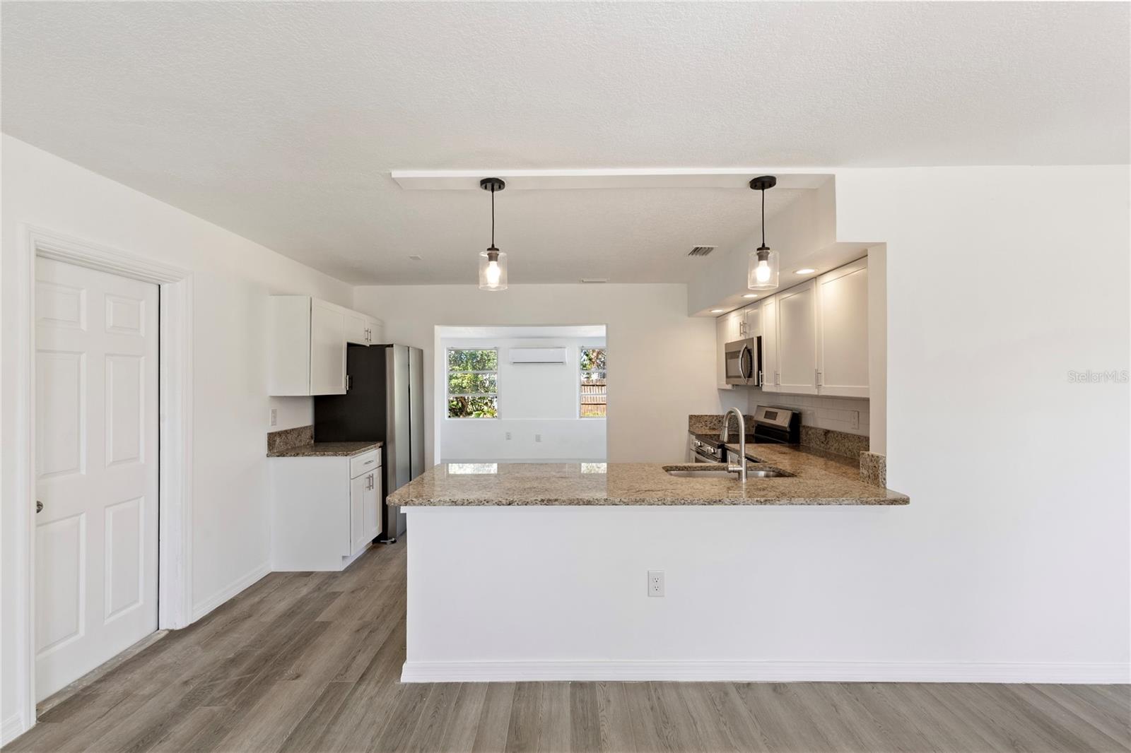 Image 14 of 40 For 4905 Largo Terrace