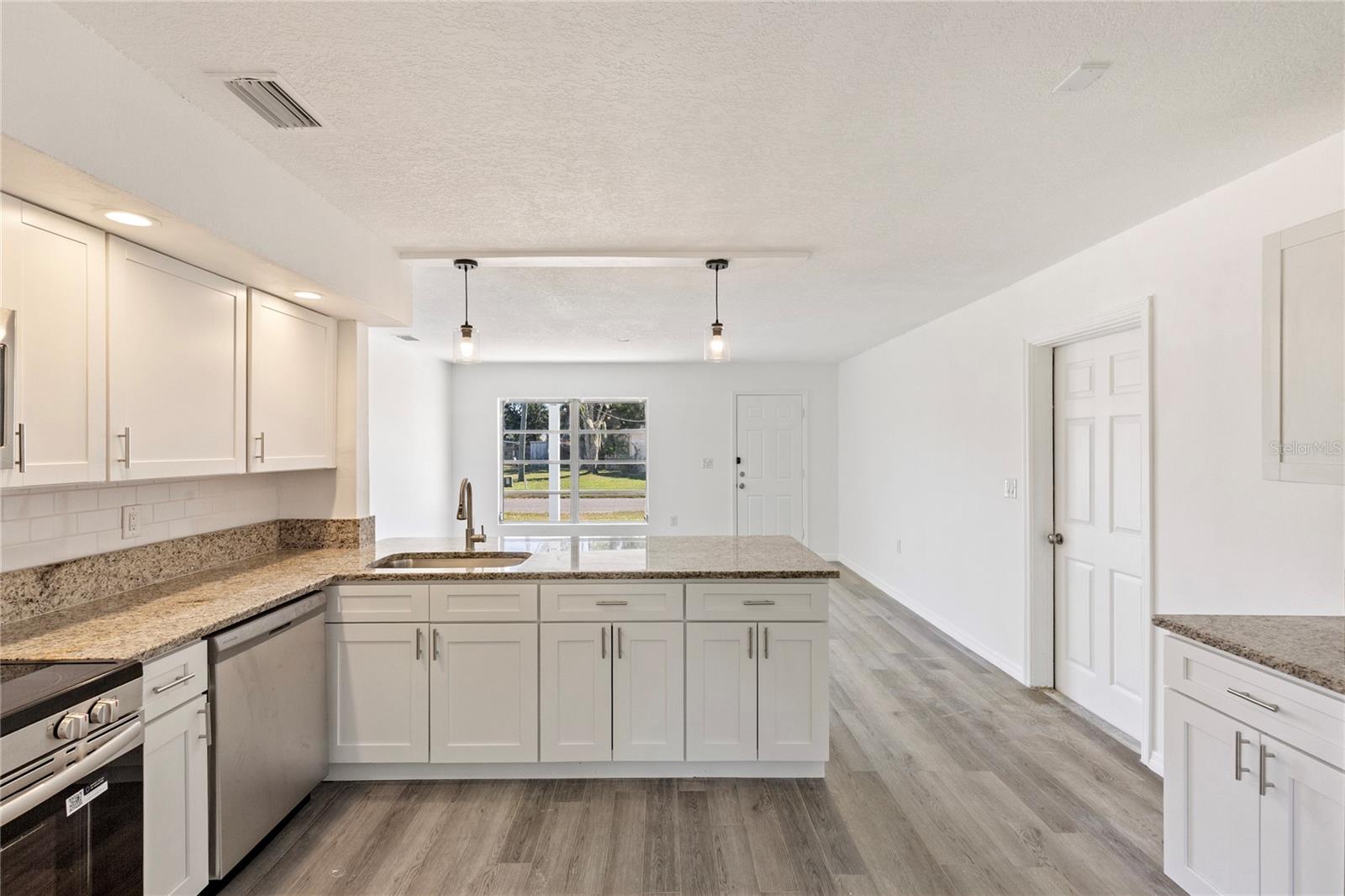 Image 15 of 40 For 4905 Largo Terrace