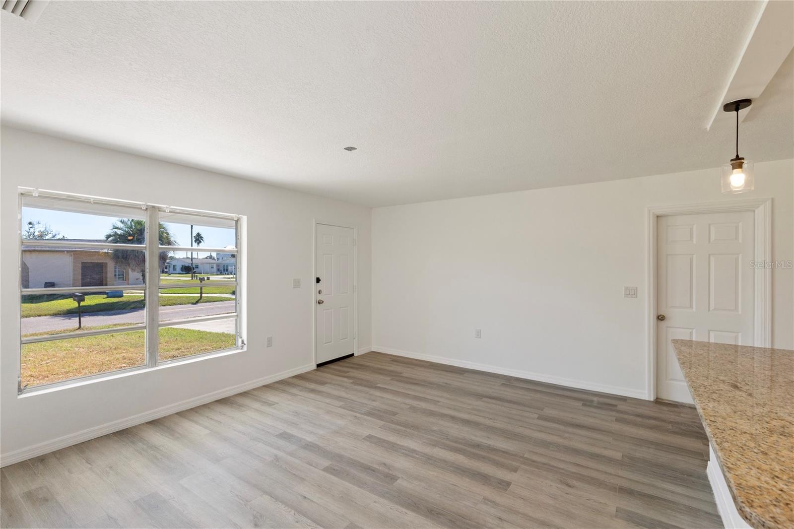 Image 18 of 40 For 4905 Largo Terrace