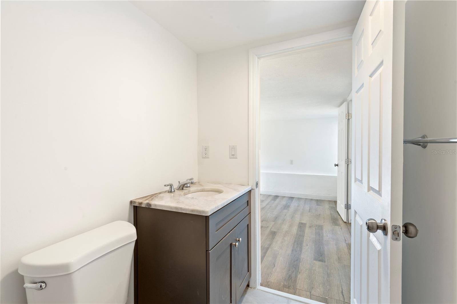 Image 22 of 40 For 4905 Largo Terrace