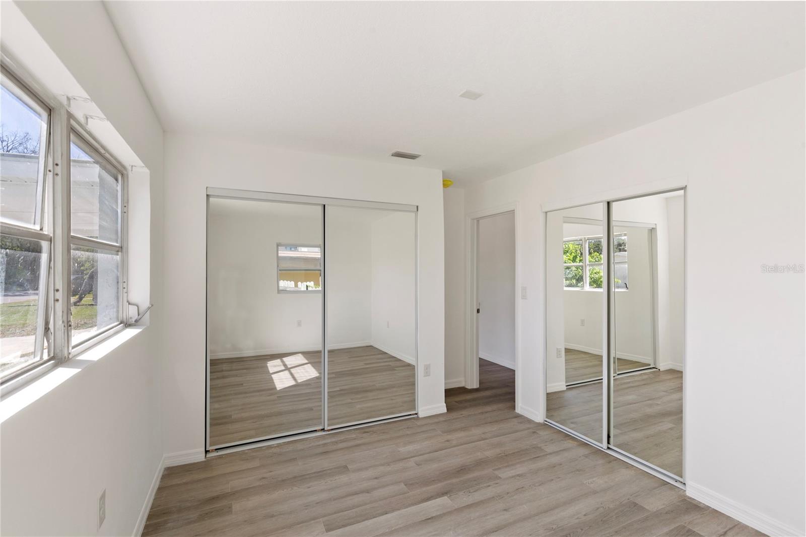 Image 25 of 40 For 4905 Largo Terrace