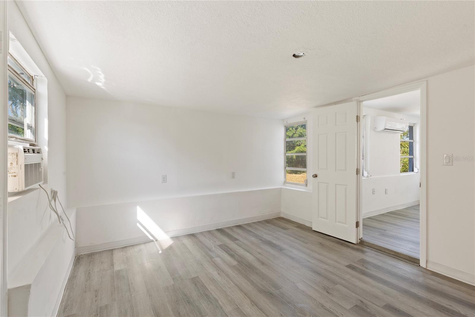 Image 27 of 40 For 4905 Largo Terrace