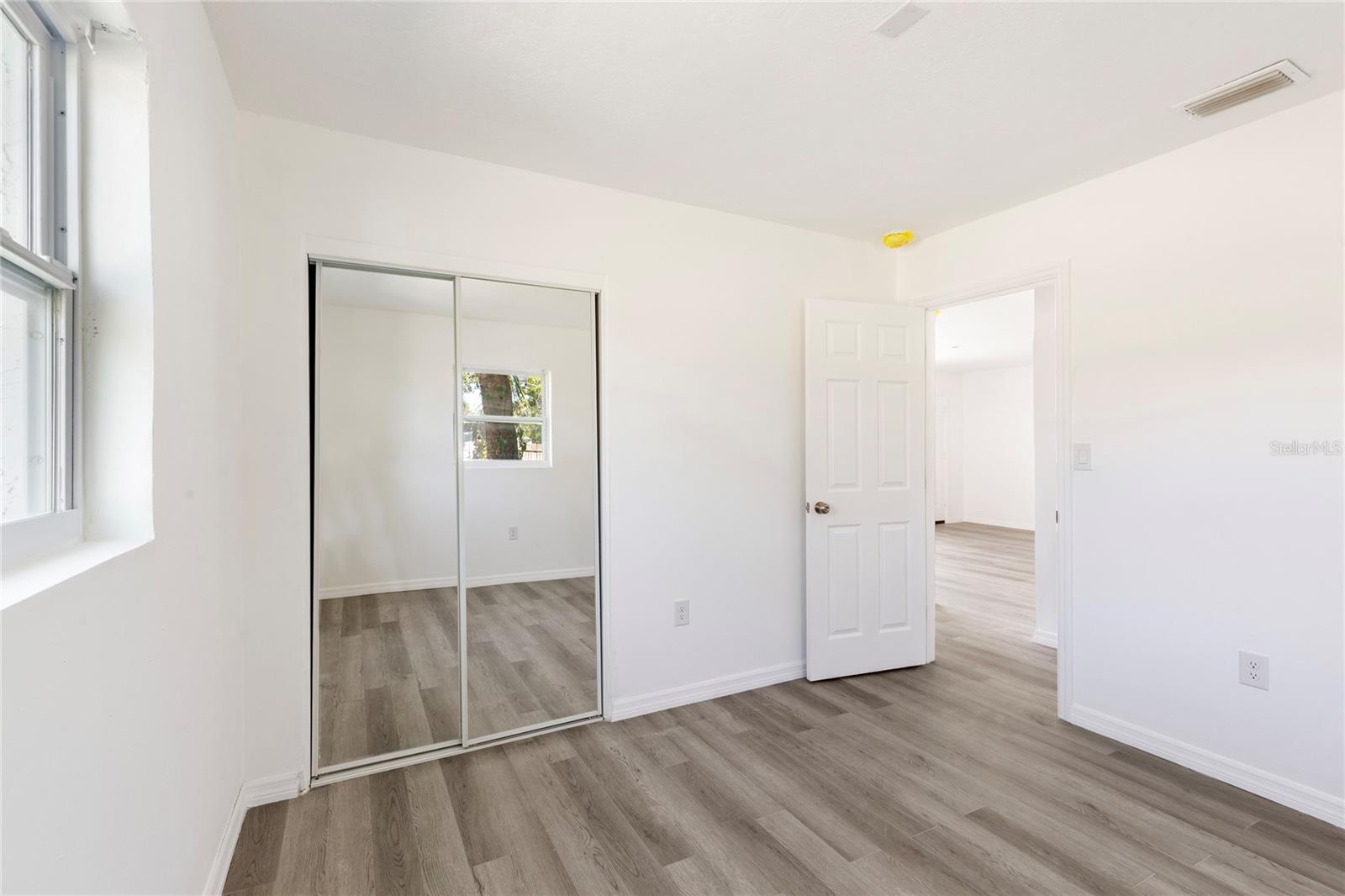 Image 28 of 40 For 4905 Largo Terrace