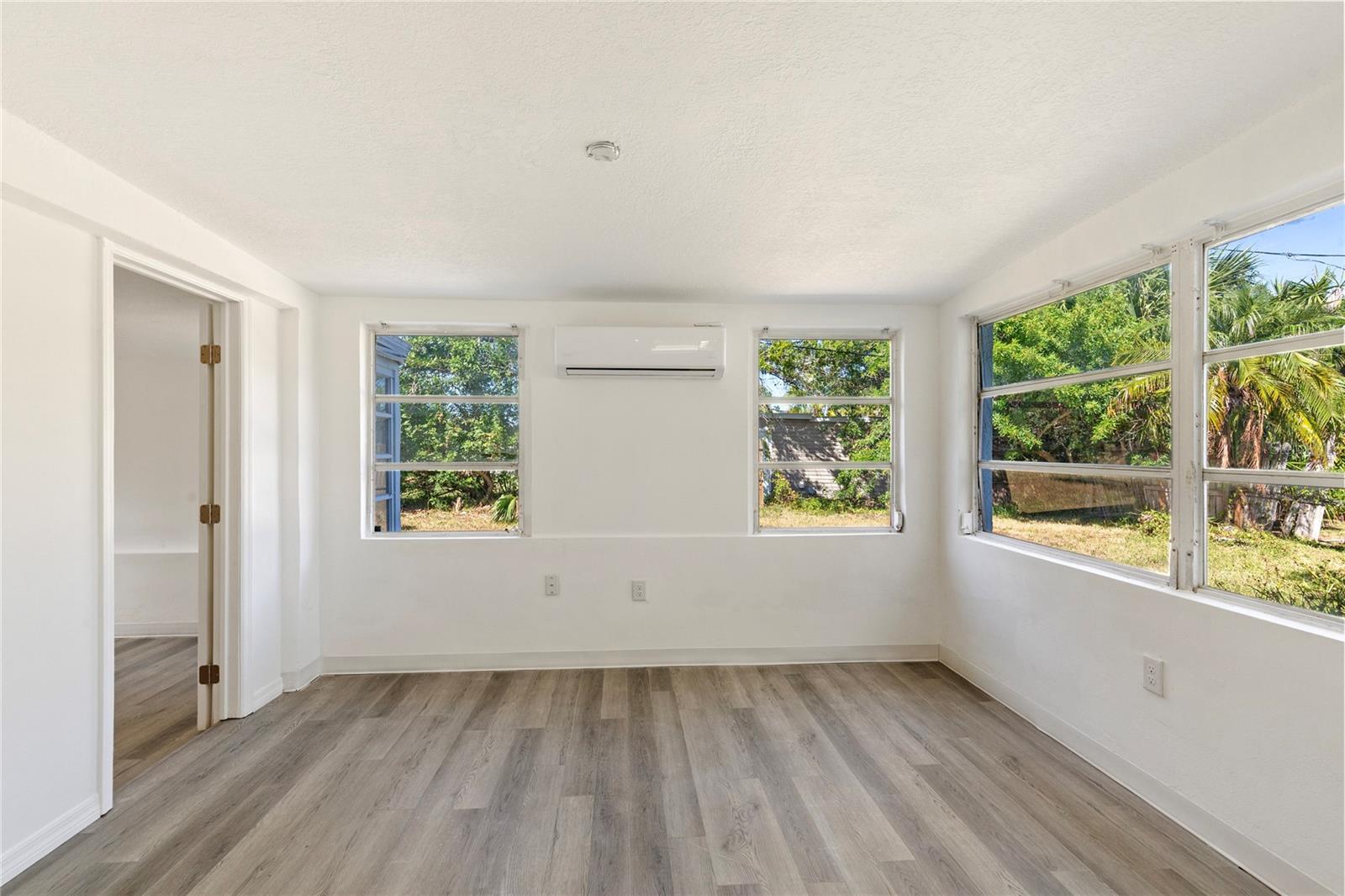 Image 31 of 40 For 4905 Largo Terrace