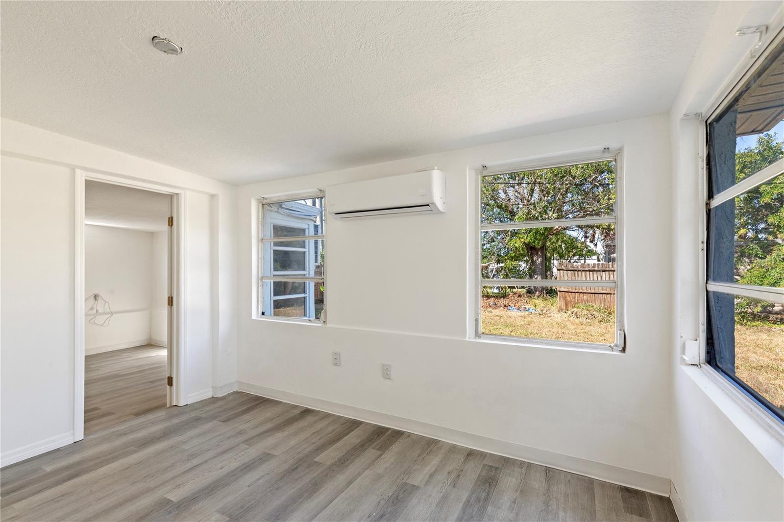 Image 34 of 40 For 4905 Largo Terrace