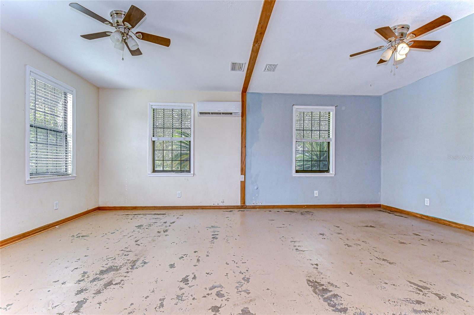 Image 33 of 40 For 16349 Spring Valley Road