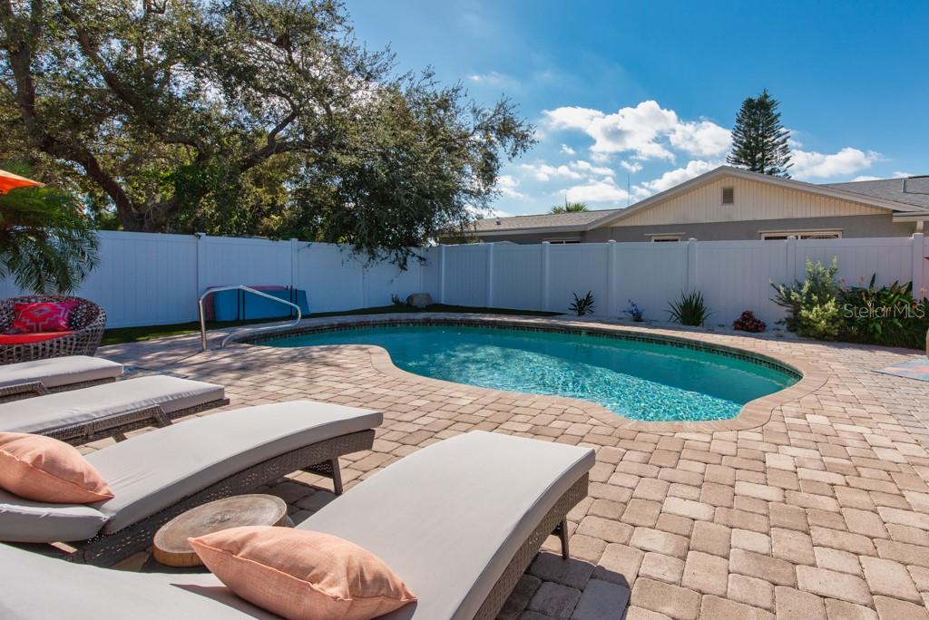 Image 27 of 41 For 12934 83rd Avenue